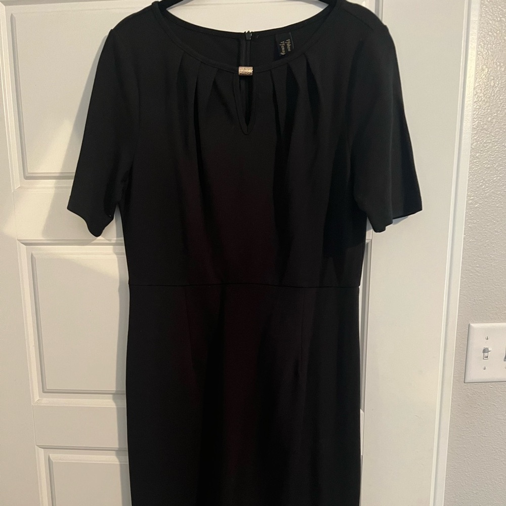 Black short sleeve dress
